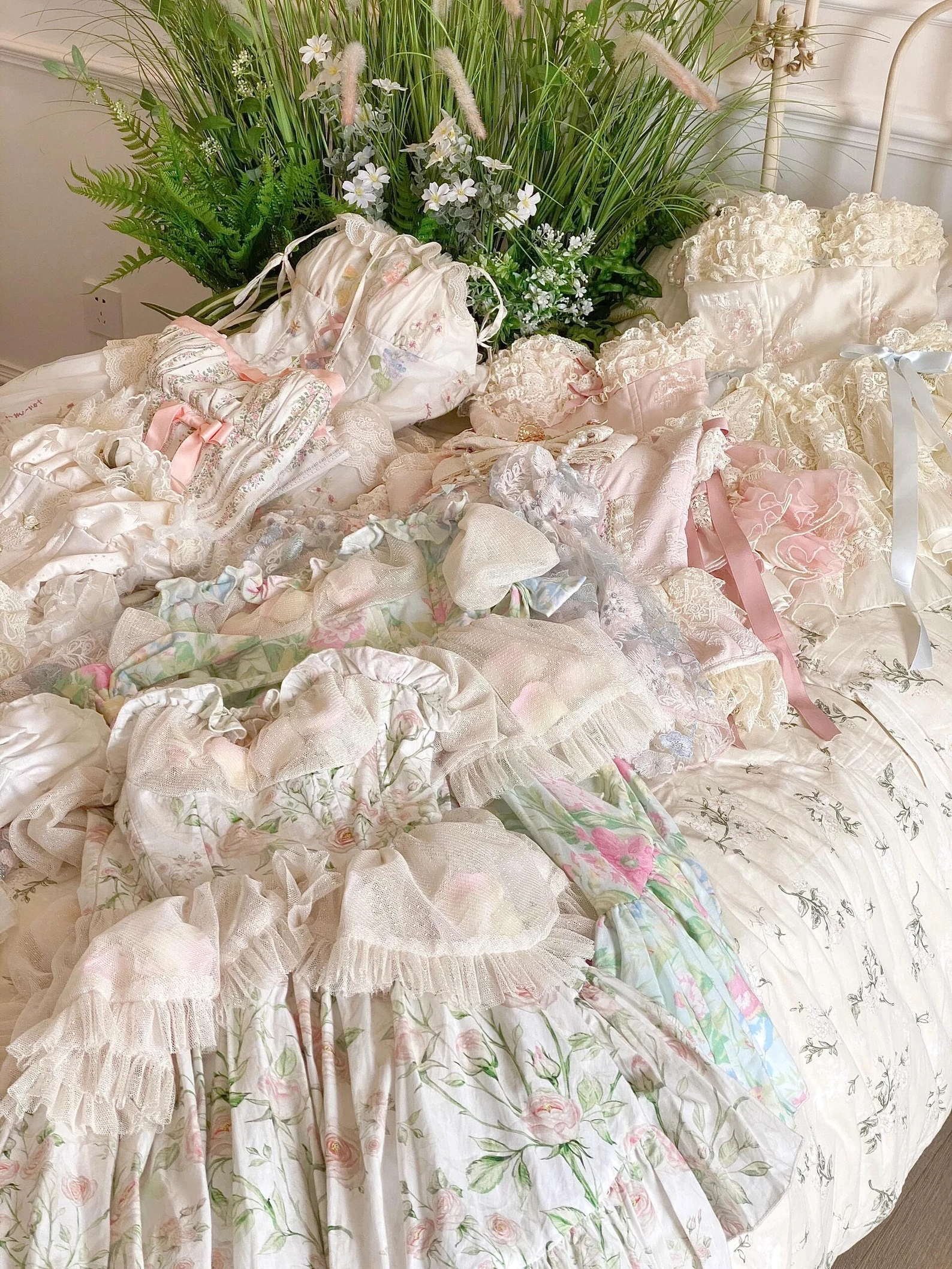 Blooming Flowers Lace Marie Antoinette Style Short Dress