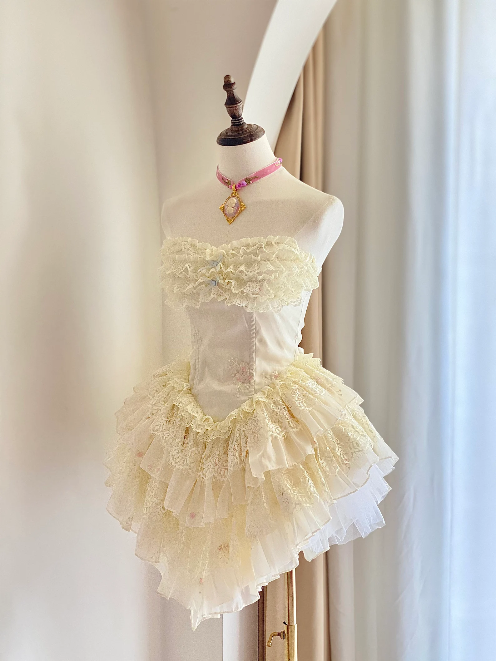 Creamy Lace Marie Antoinette Style Short Dress