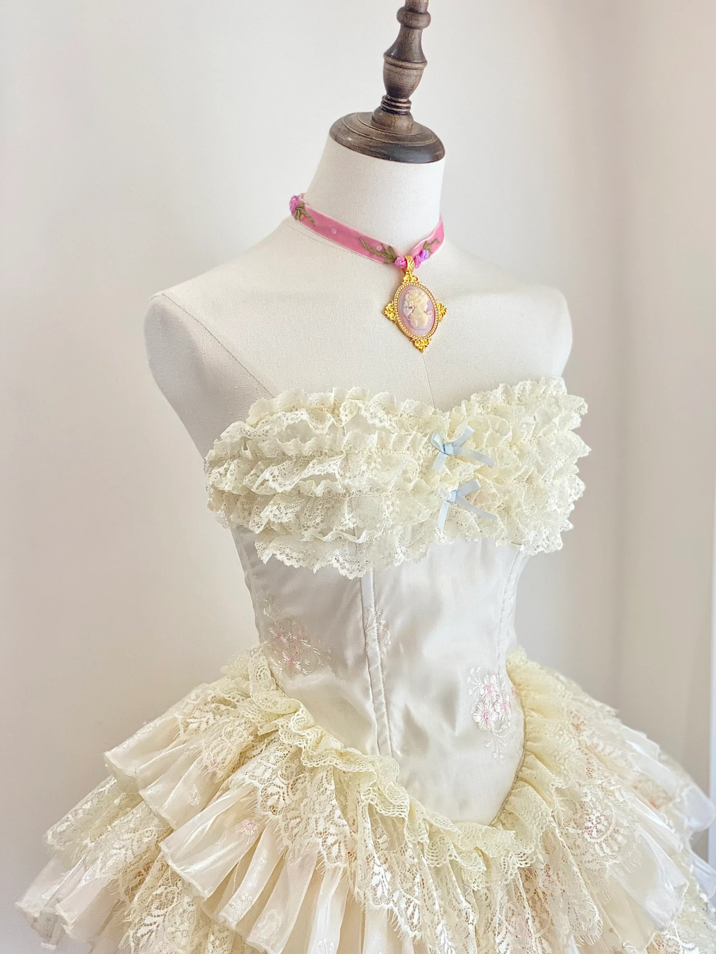 Creamy Lace Marie Antoinette Style Short Dress